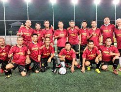 Meriahkan Eksebisi Minisoccer Alumni SMANSA, Gubernur Kaltara Perkuat Tim 82 dan Sumbang Gol Penentu Kemenangan