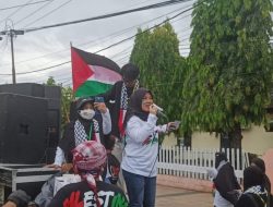 Aksi Peduli Palestina, Mama Muda Kamria Bagi 1.000 Bubur Kotak