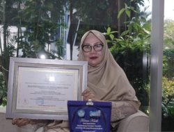 Dr Hj Hayarna Raih Penghargaan Bunda PAUD Tingkat Nasional