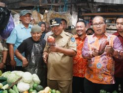 Operasi Pasar Jelang Natal dan Tahun Baru di Makassar, Pj Gubernur Bahtiar Kunjungi Pasar Toddopuli