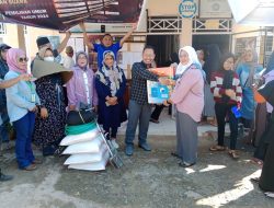 Cabang Pegadaian Syariah Luwu/ Palopo Berikan Bantuan Alat Tani ke KWT Ponjalae