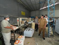 Pj Gubernur Sulsel Bersama Forkopimda Cek Kesiapan Gudang Logistik Pemilu Kota Makassar