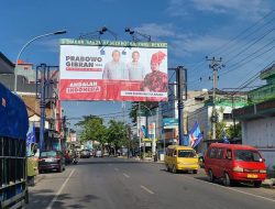 Dukung Prabowo-Gibran, Baliho Andalan Indonesia Penuhi Jalan Poros di Sulsel
