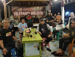 Personil Panwaslu Telluwanua Diskusi dengan Penggagas Toleransi Holistik