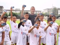 Radja Nainggolan Hadiri Grassroot Football Day Bhayangkara Presisi Indonesia FC