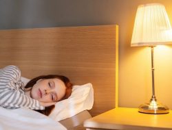 Perhatian, Hentikan Kebiasaan Tidur Lampu Menyala Terang! Efeknya Bahaya Lho