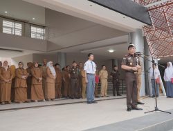 Jadi Inspektur Upacara di SMAN 1 Makassar, Kajati Sulsel: Hindari Perbuatan Tercela dan Perbuatan Melanggar Hukum, Ukir Prestasi Menuju Indonesia Emas 2045
