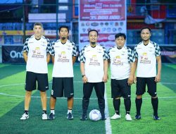 Andi Sudirman Bersama Legenda PSM Makassar Main Sepak Bola di Gowa