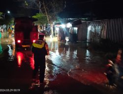 Kapolres Palopo Instruksikan Personil untuk Siaga Bencana, Sigap Terjun ke Lokasi Bantu Warga