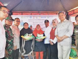 Pj Gubernur Bahtiar Lanjutkan Peninjauan Safari Ramadan Gerakan Pangan Murah Makassar di Tiga Titik