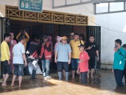 Muhammad Fauzi Salurkan 1.000 Paket Sembako Untuk Korban Banjir di Luwu Utara