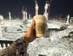 Wakil Ketua DPRD DKI Unggah Minuman Starbucks di Masjidil Haram, Warganet: Kakbahnya Ditutup Produk Pendukung Genosida
