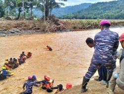 Memasuki Hari Kedua Danyonmarhanlan VI Pimpin Pencarian Korban Longsor dan Banjir Luwu