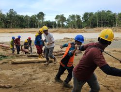 Tanggap dan Cepat, Aksi Peduli YBM PT PLN (Persero) Salurkan Bantuan Korban Longsor dan Banjir di Sulawesi Selatan