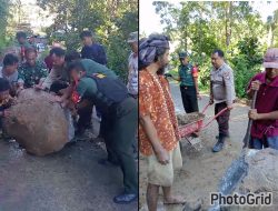 Longsor, Batu Besar Tutup Jalan di Rembon Tana Toraja, TNI-Polri dan Warga Gotong Royong