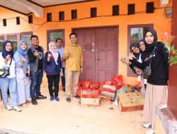Kepala Perwakilan BKKBN Provinsi Sulsel Berikan Bantuan Kepada Kader KB yang Terdampak Banjir Bandang di Luwu