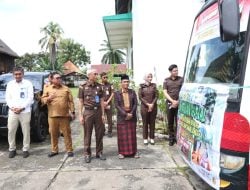 Pj Wali Kota Terima Bantuan Korban Banjir di Istana Kedatuan Luwu