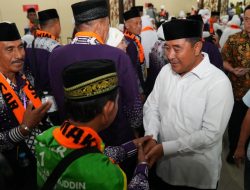 Lepas Kloter 1 Calon Jemaah Haji Embarkasi Makassar, Pj Gubernur: Luruskan Niat Hanya untuk Beribadah