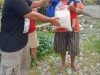 Kolonel Inf Purn. Agussalim, S.H Bergerak Terus Bersama Tim Siaga Bencana Menyalurkan Bantuan ke 204 KK yang Terdampak Banjir Pompengan Lamasi Timur