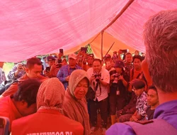 Mensos Risma Kunjungi Pengungsi di Latimojong dan Posko Induk di Belopa
