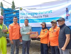 PT Vale Serahkan Bantuan Kemanusiaan untuk Korban Banjir Bandang dan Longsor di Luwu