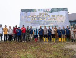 Di Bawah Guyuran Hujan, Pj Wali Kota Palopo Tanam Mangrove, Peringati Hari Lingkungan Hidup Sedunia