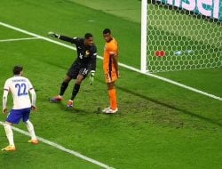 Gol Belanda ke Gawang Prancis Kontroversial, Dinyatakan Tidak Sah!