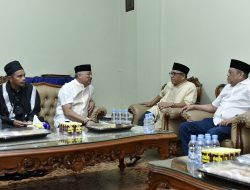 Bersama Sahabat-sahabatnya, IAS Hadiri Takziyah Ibunda Irwan Hamid di Pinrang