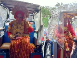 Wow! 45 Pasang Pengantin Diarak Pakai Becak