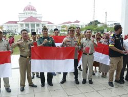 Pemkot Palopo Bagi-bagi 950 Bendera