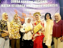 Tampil Enerjik, Peserta Karaoke IKWI Sulsel Goyangkan Penonton dan Panitia di Porwanas XIV Banjarmasin