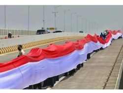 Lihat, Pengibaran Bendera Merah Putih Sepanjang 79 Meter Meriahkan HUT Kemerdekaan di Luwu Utara Bikin Heboh