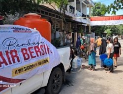 Warga Makassar Kesulitan Air Bersih, Andalan Sulsel Peduli dan AAS Community Bantu Salurkan Air 6 Kubik Sehari