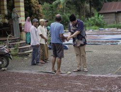 Blusukan di Larompong, Arham Dinilai Peduli Petani