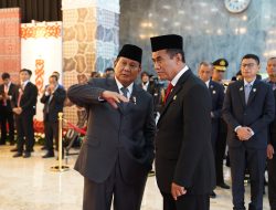 Presiden Terpilih Membisik Mentan Amran di Acara Pelantikan DPR RI, Ada Apa Ya?