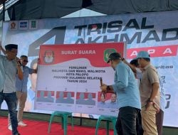 Di Hadapan Ribuan Warga, Trisal-Akhmad Simulasi Pencoblosan Nomor 4