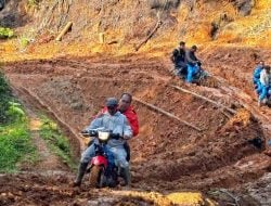 Naik Ojek dari Seko ke Rongkong, Danny Pomanto Melewati Jalan Terjal Berbatu dan Berlumpur 20 Km