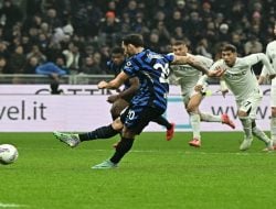 Inter Milan Ditahan Imbang Napoli, Hakan Calhanoglu Gagal Penalti, Persaingan Capolista Makin Ketat