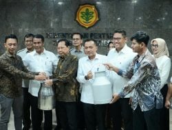 Mentan Amran Berhasil Mediasi Peternak Sapi Perah dan Industri Pengolahan Susu