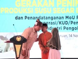 Simbol Perdamaian, Mentan Amran Minum Susu Bersama Ribuan Anak Sekolah, Peternak, dan Pelaku Industri Susu