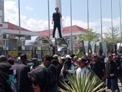 Demo RT/RW Menuntut HAK yang Tersandera Hukum