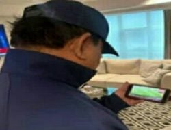 Dukung Timnas, Presiden Prabowo Subianto Nonton di Peru Via HP