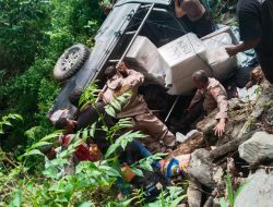 Mobil Pengangkut Logistik Pilkada Buru Maluku Kecelakaan, 4 Polisi Terluka