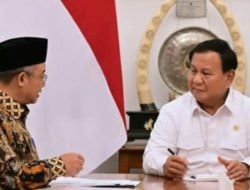 Prabowo Berikan Penghargaan Anugerah Guru Hebat pada Melan Achmad dan Kuswanto