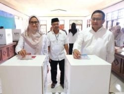 Indah dan Abang Fauzi Mencoblos di TPS 003 Saptamarga Sukamaju