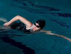 Berenang di Malam Hari Ternyata Manfaatnya Begitu Dahsyat, Salah Satunya Menyehatkan Jantung