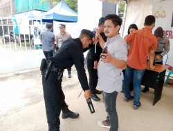 Rekapitulasi di KPU Palopo Dikawal Ketat Personil Gabungan, Tamu Diperiksa Gunakan Metal Detector