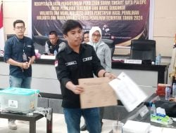 Rapat Pleno Rekapitulasi Suara Kecamatan Wara Timur Ditemukan Data Satu Orang Miliki Dua NIK