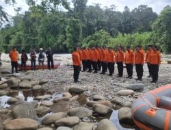 Basarnas Makassar Gelar Latihan Beregu Arus Deras