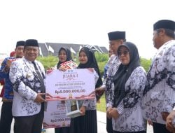 Selamat, Guru Inovatif di Luwu Dapat Hadiah Rp5 Juta, Diserahkan Pj. Bupati pada Upacara HUT PGRI